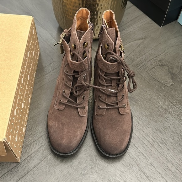 ZODIAC Women's Gemma Lace-up Heeled Combat Booties - Picture 4 of 7